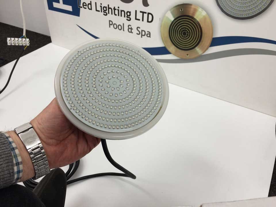 چراغ LED کوچک روکار با قاب استیل316 HQPOOL مدل Ultra Flat-HQ1010
