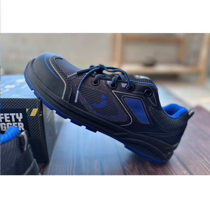 کفش ایمنی سیفتی جاگر مدل مهندسی اسپرت الکترو استاتیک CADOR-BLUE